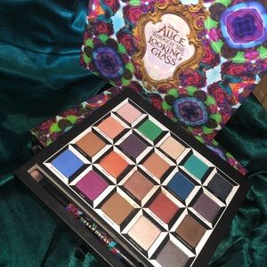 UrbanDecay Alice through the Looking Glass Palette